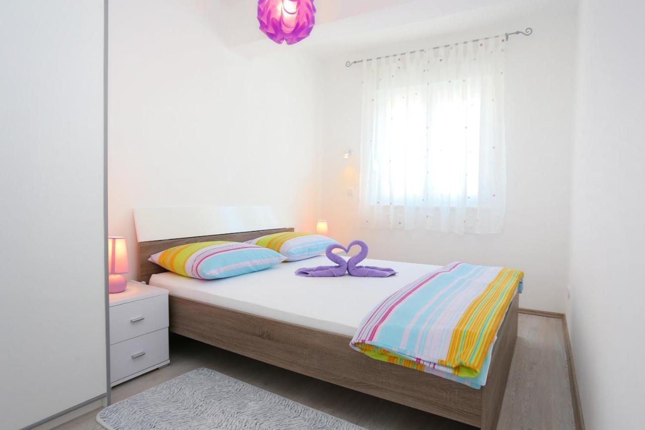 Apartments With A Parking Space Omis - 10362 المظهر الخارجي الصورة