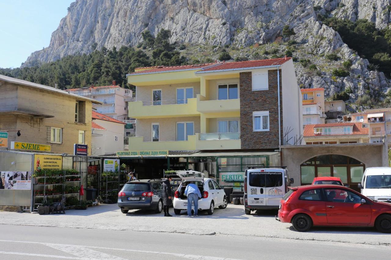 Apartments With A Parking Space Omis - 10362 المظهر الخارجي الصورة